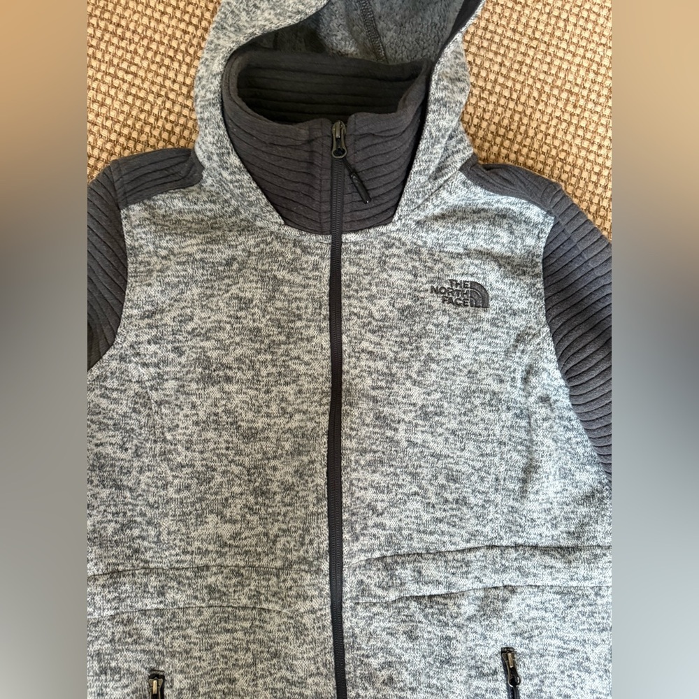 The North Face Medium Zip Up - Picture 2 of 8